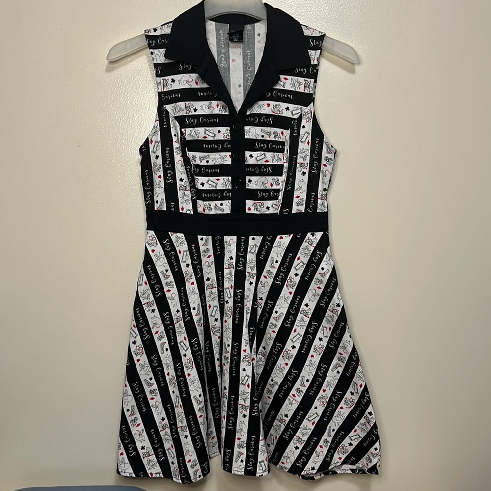 Disney Alice in Wonderland Black Sleeveless A-Line Dress with Collar
